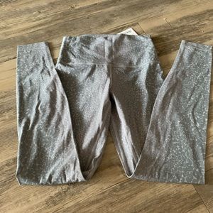 Lululemon aligns size 6